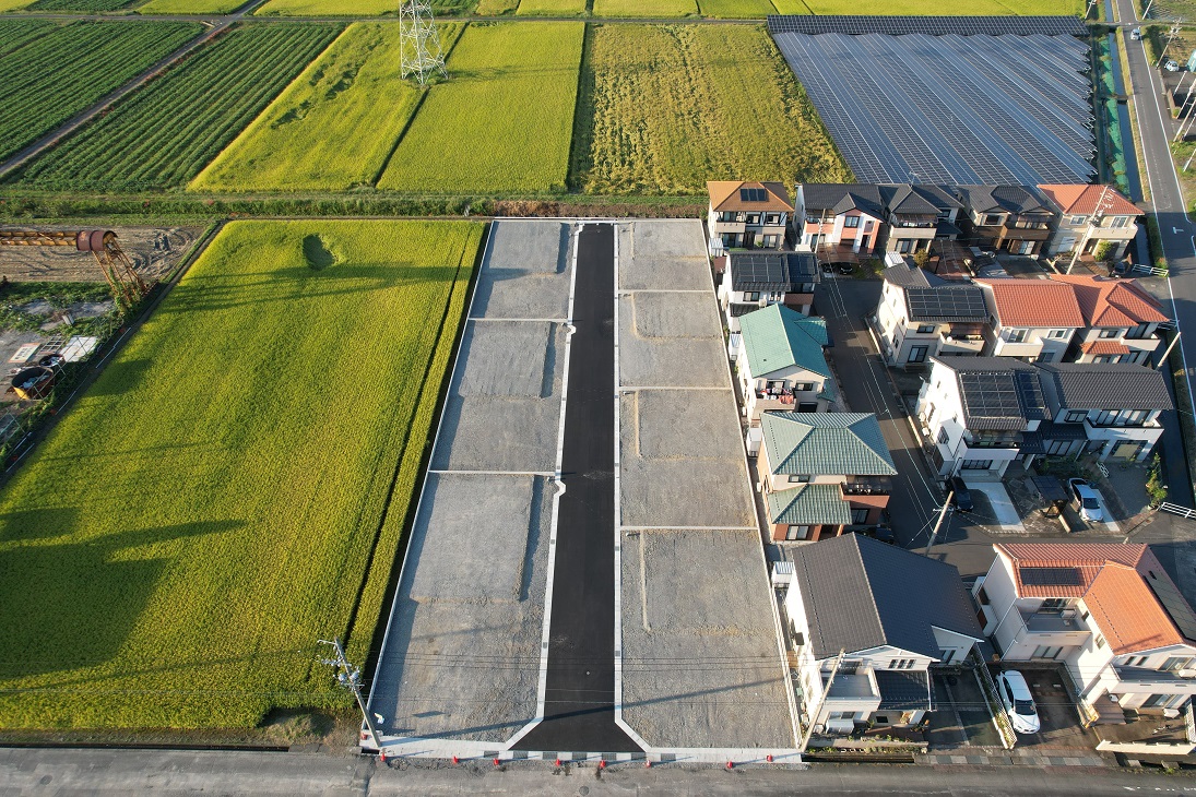 値下げしました！分譲地上田北　南向き角地　即建築可！上下水道完備！境界ブロック設置済 　最終１区画