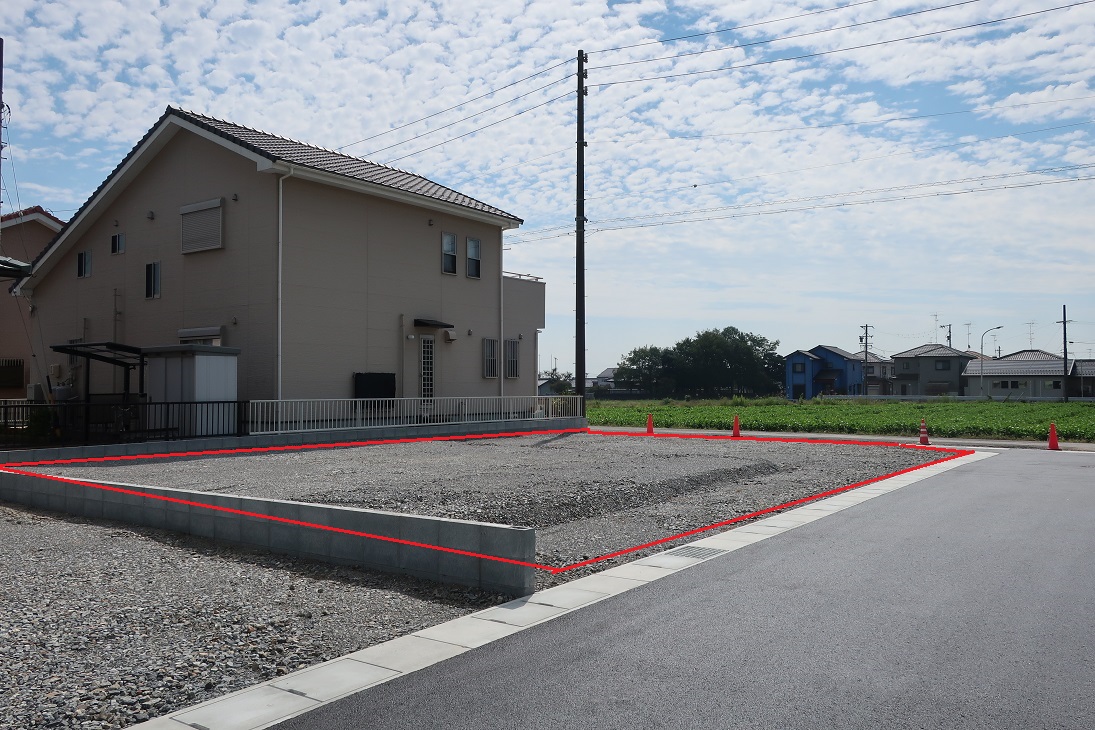 値下げしました！分譲地上田北　南向き角地　即建築可！上下水道完備！境界ブロック設置済 　最終１区画