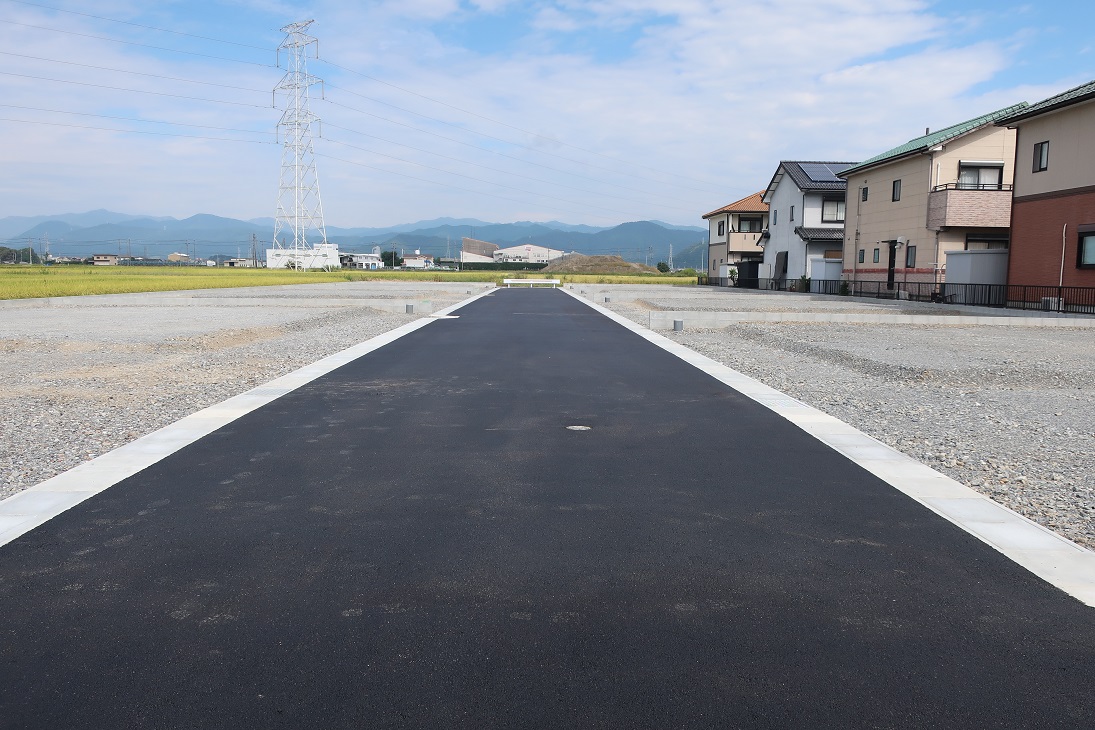 値下げしました！分譲地上田北　南向き角地　即建築可！上下水道完備！境界ブロック設置済 　最終１区画