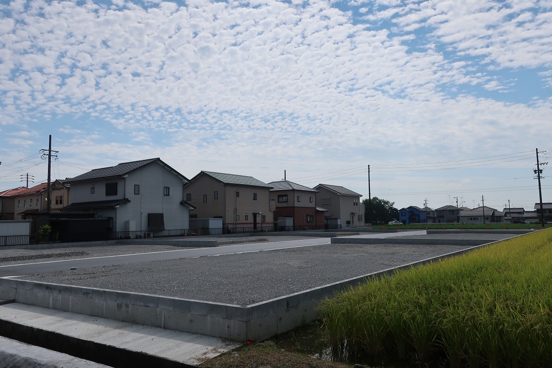 値下げしました！分譲地上田北　南向き角地　即建築可！上下水道完備！境界ブロック設置済 　最終１区画