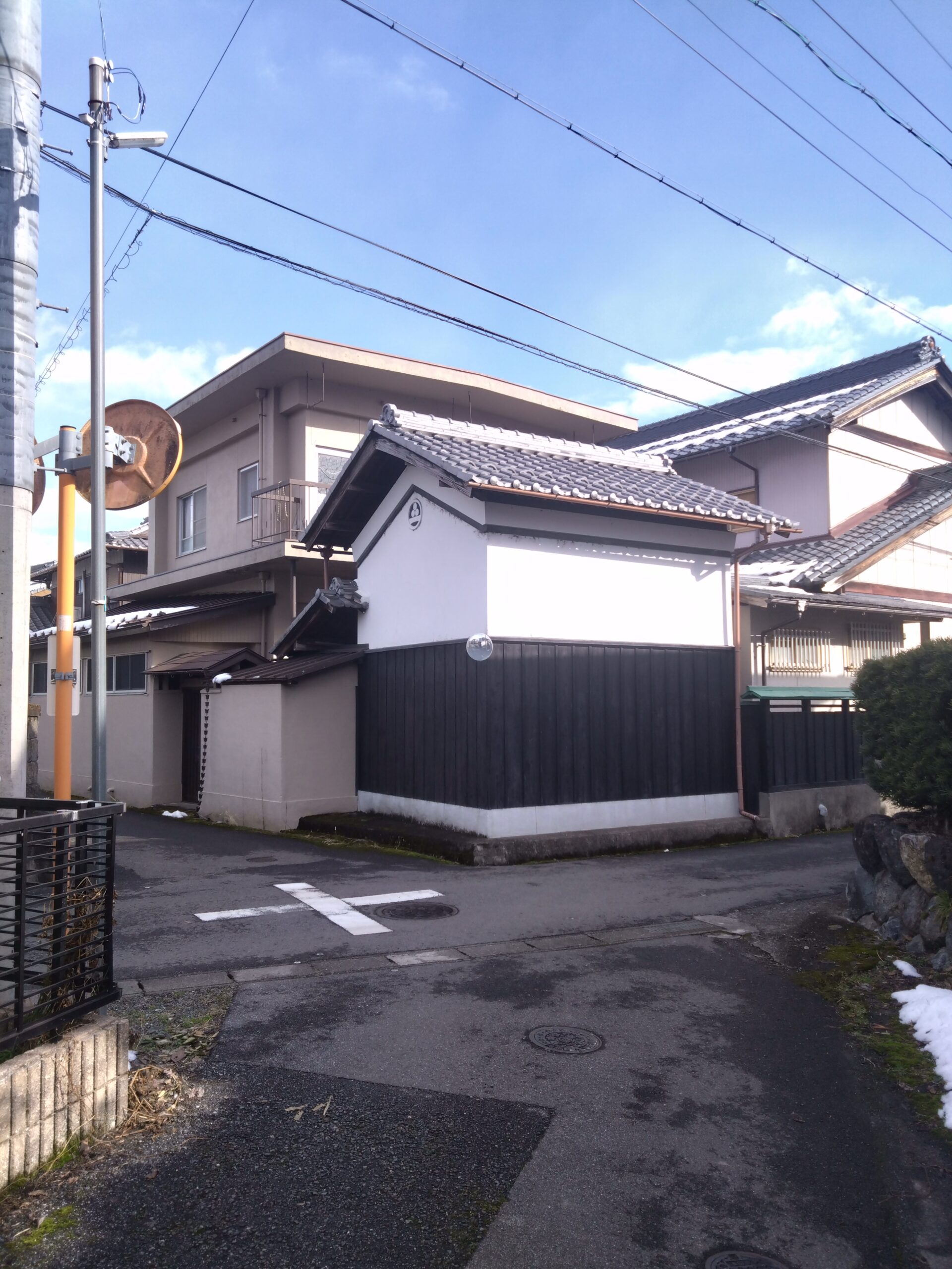 土地150坪　建物80坪　築年数古いですが、全面的にメンテナンスされた中古住宅です。800万円