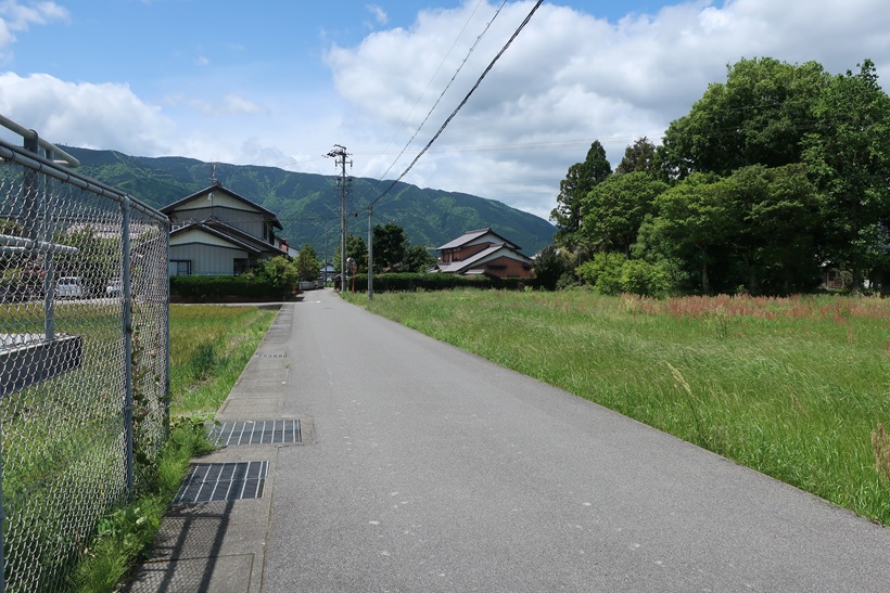 池田町萩原　１９７坪　資材置場、ソーラー発電・蓄電池用地向き